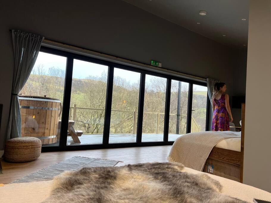 Luxury Lodge In The Treetops Llanbrynmair Eksteriør billede