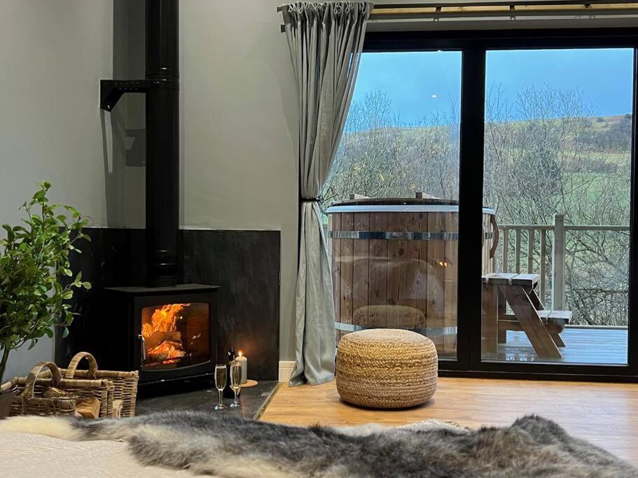 Luxury Lodge In The Treetops Llanbrynmair Eksteriør billede